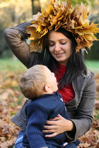 Mãe e bebê menino — Fotografia de Stock