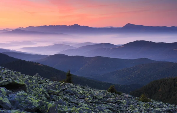 Sabah dağlar — Stok fotoğraf