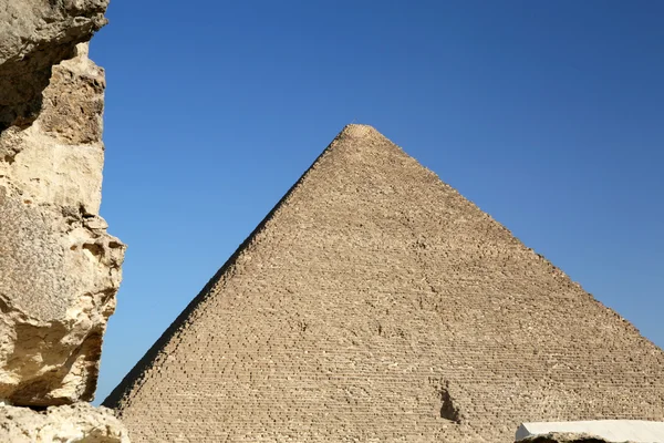 Große ägyptische pyramide in afrika. — Stockfoto