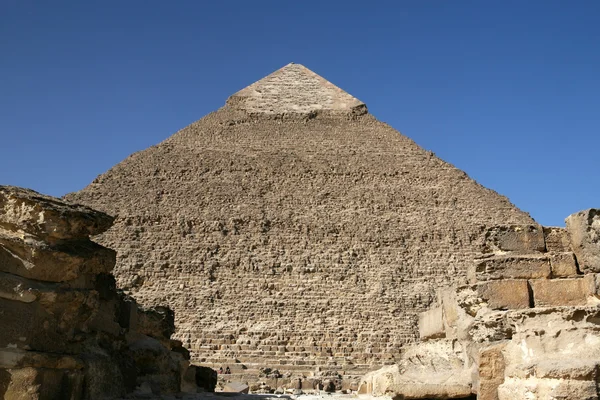 Stora egyptiska pyramiden i Afrika. — Stockfoto