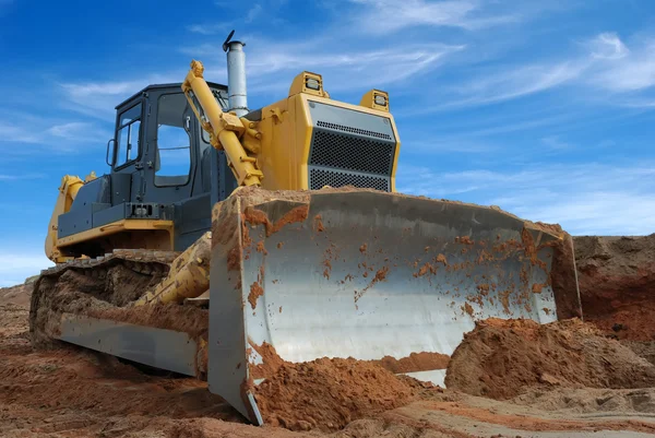 Vista ravvicinata del bulldozer pesante standin — Foto Stock