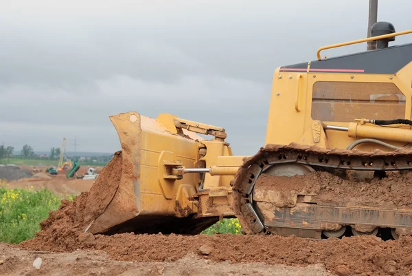 Kleine bulldozer lemmet in actie — Stockfoto