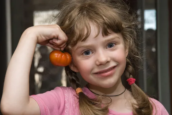 Girl with tomato — Stock Photo, Image