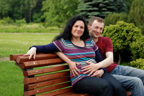 Young happy couple (pregnant woman) on b — Stock Photo, Image