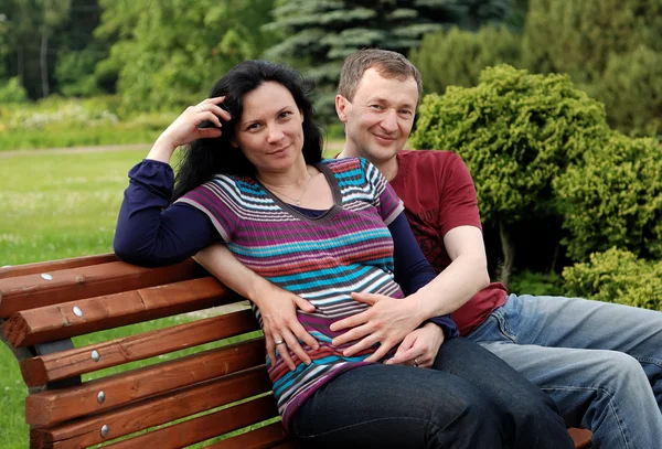 Young happy couple (pregnant woman) on b — Stock Photo, Image