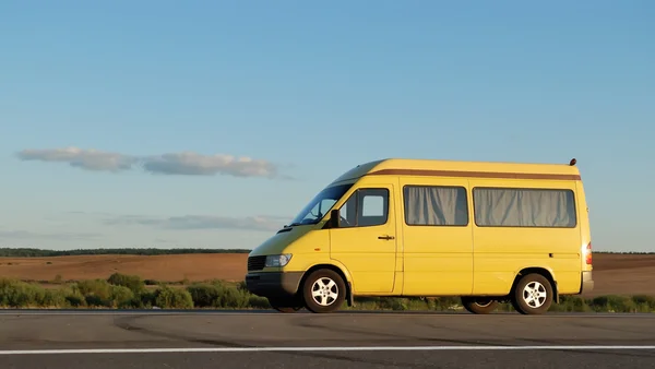 배달 옐로우 minitruck — 스톡 사진
