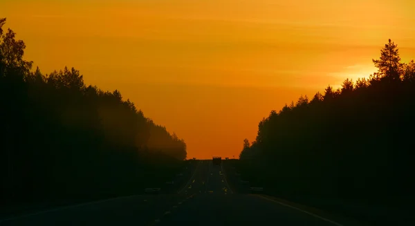 Pôr do sol na estrada — Fotografia de Stock