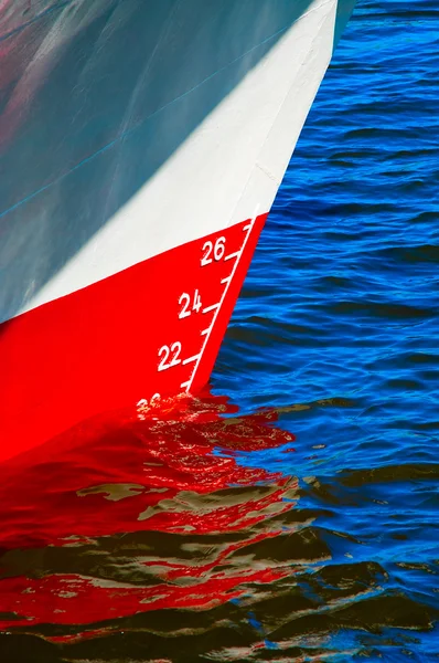 Red waterline on a ship — Stock Photo, Image