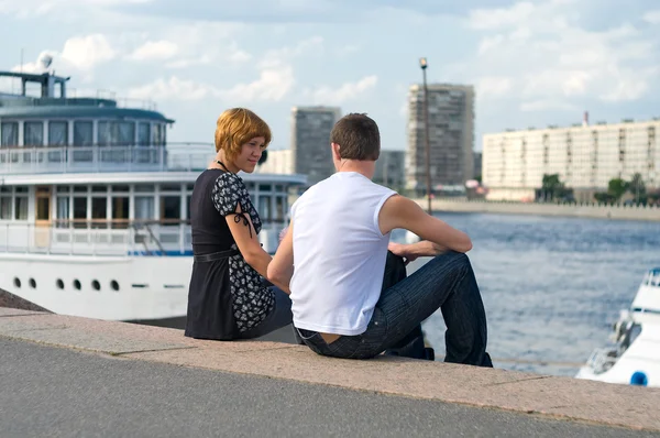 Loving couple near the cruise lainers — Stock Photo, Image