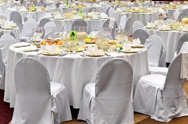 Esküvői fehér recepció sor készen áll — Stock Fotó
