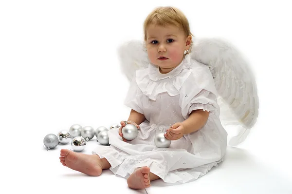 Criança um anjo com bolas de Natal — Fotografia de Stock