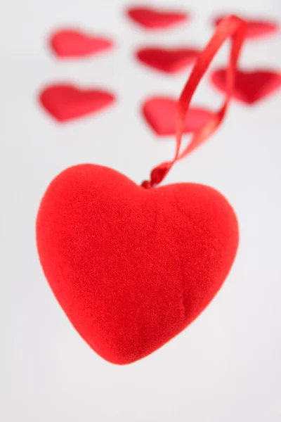 Pluszowe serce przed małych serc — Zdjęcie stockowe