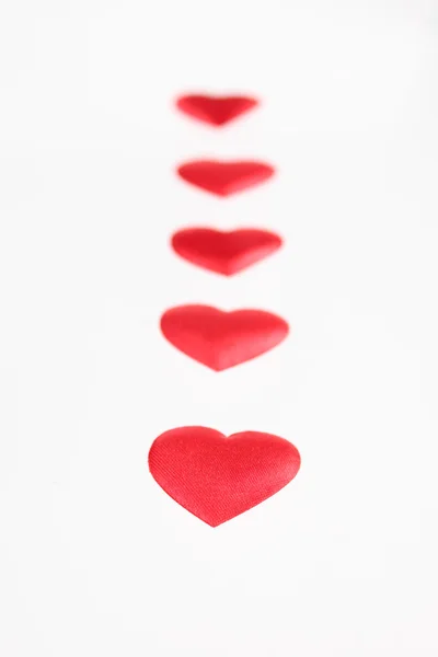 红色丝绸心脏的路径 — 图库照片