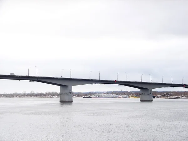 Мост на реке — стоковое фото