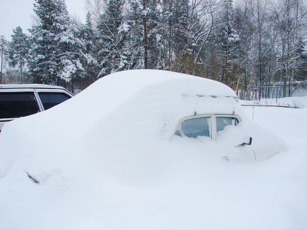 冰天雪地的车 — 图库照片