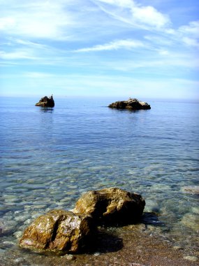 dağlar deniz kenarında