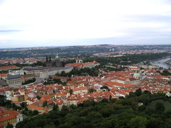 Blick aus der Vogelperspektive auf Prag — Stockfoto