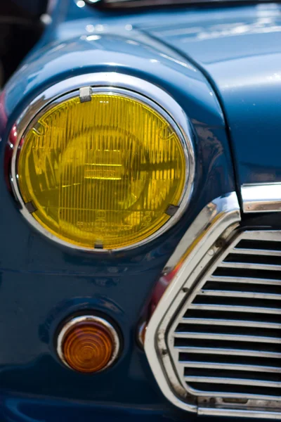 Stary samochód reflektor przedni widok — Zdjęcie stockowe
