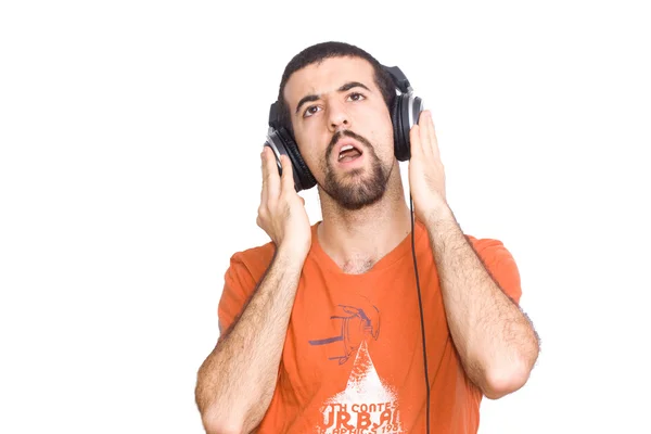 Jonge man luisteren muziek met hoofdtelefoon — Stockfoto