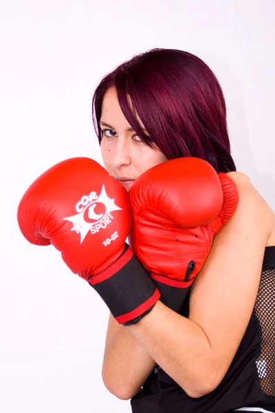 Mujer joven jugando boxeo — Foto de Stock