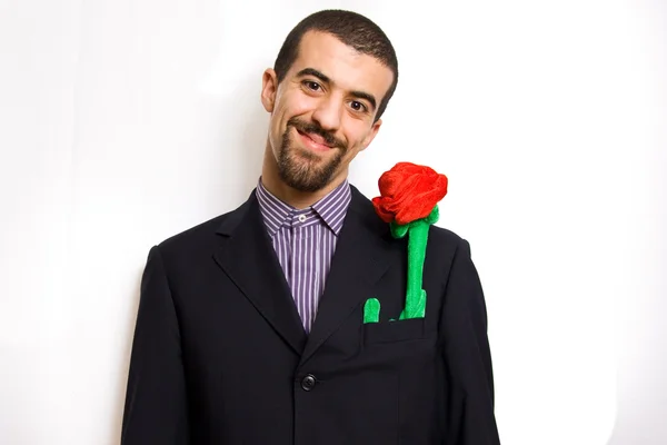 Mann überreicht eine rote Rose für Saint Vale — Stockfoto