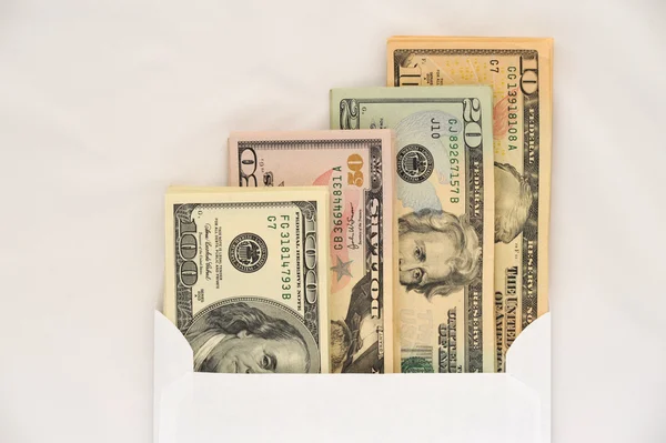 Dólares en sobres . — Foto de Stock