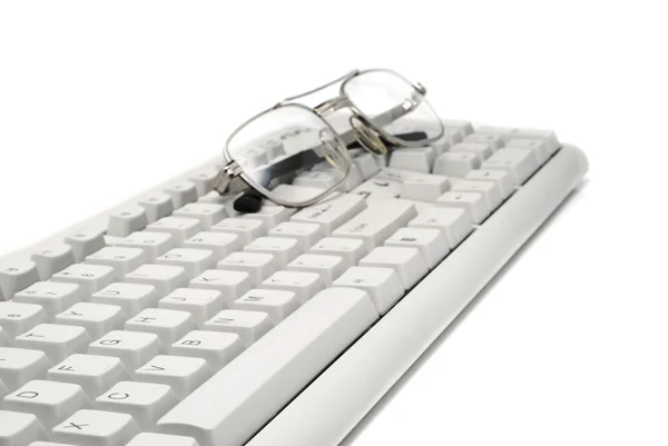Image d'affaires de lunettes sur le clavier — Photo