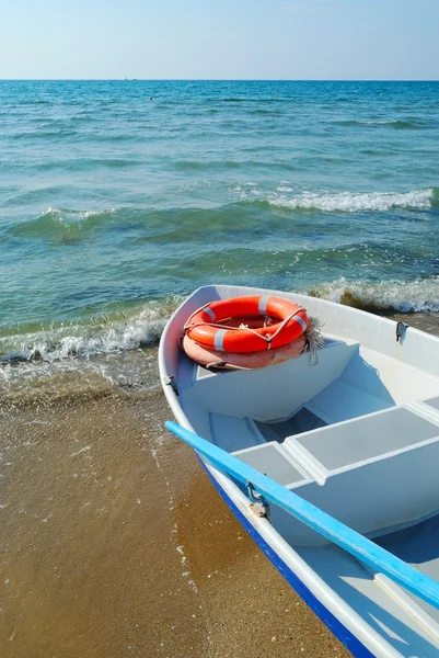 Lifebuoys în barcă — Fotografie, imagine de stoc