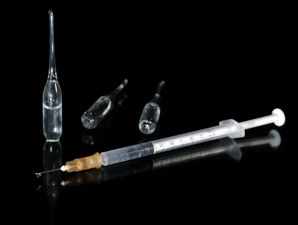 Medyczne strzykawki i ampułki — Zdjęcie stockowe