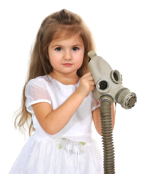 The girl and a gas mask — Stock Photo, Image