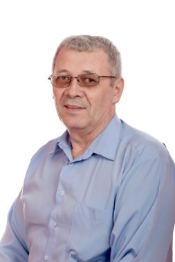 Orta yaşlı gülümseyen adam