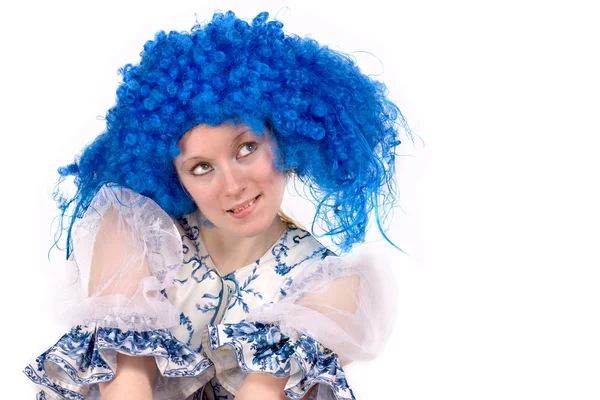 Kvinnan bär blå peruk — Stockfoto