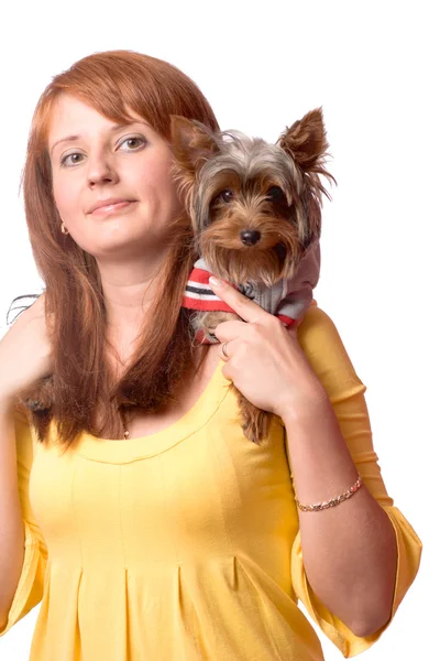 Donna che tiene il terrier — Foto Stock