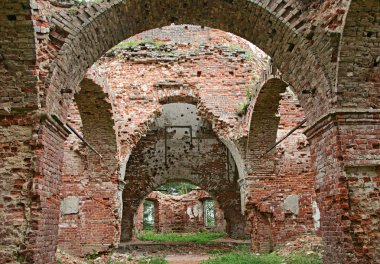 bir kilise kalıntıları