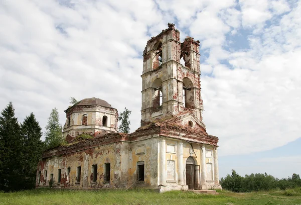 Ruinen einer Kirche — Stockfoto
