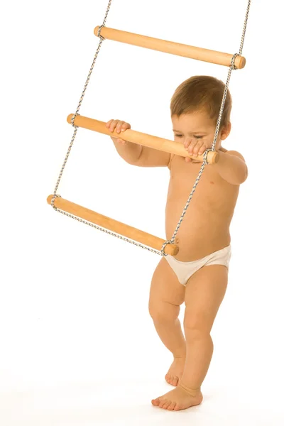 Niño con una escalera de cuerda 2 —  Fotos de Stock