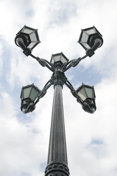 Antigo poste de iluminação — Fotografia de Stock