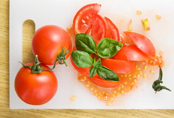 Порежьте помидоры — стоковое фото