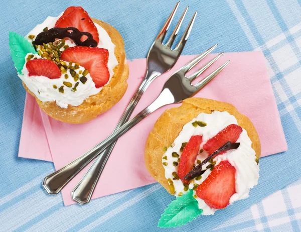 Two pastries with cream — Stock Photo, Image