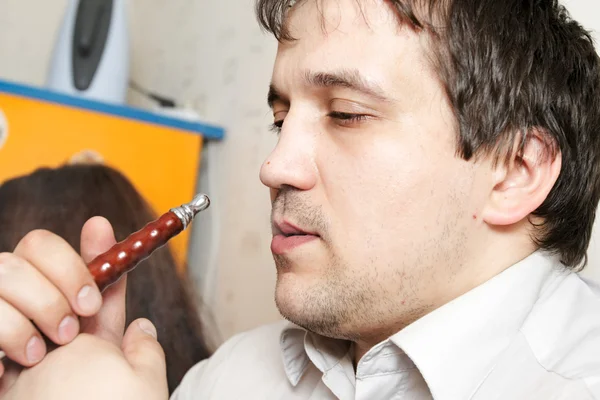 Man with hookah — Stock Photo, Image