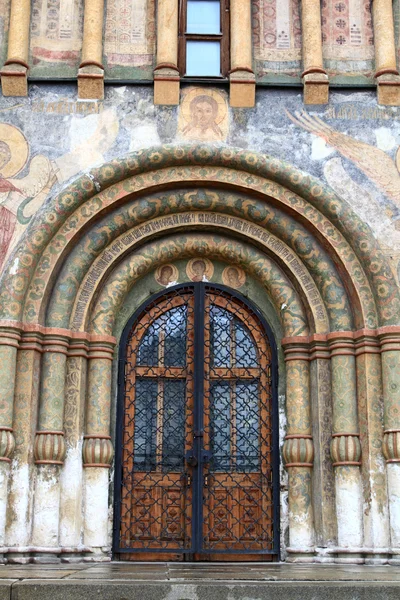 Ворота церкви — стоковое фото