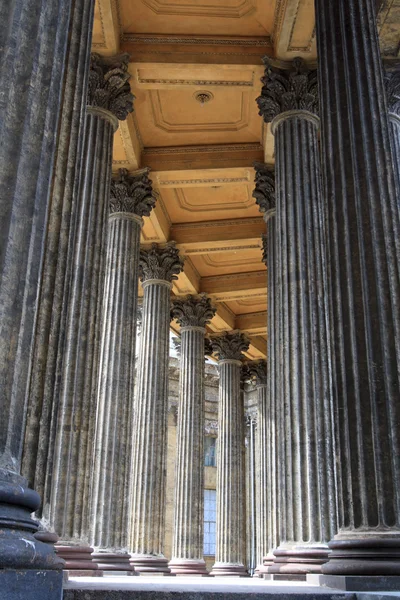 Säulen der Kirche — Stockfoto