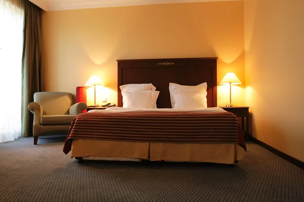 Ložnice v hotelu — Stock fotografie