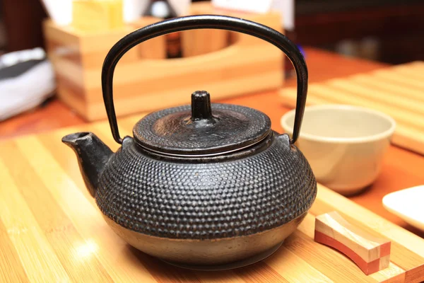 Dökme demir çaydanlık — Stok fotoğraf