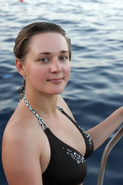 Mujer después de nadar —  Fotos de Stock