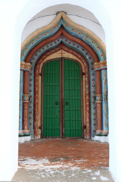 Дверь монастыря Покрова — стоковое фото