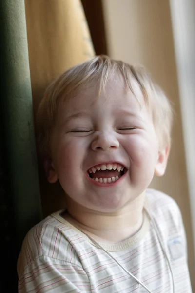 大笑い男の子 — ストック写真