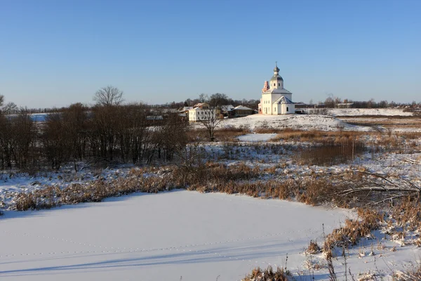 Chiesa bianca in inverno — Foto Stock