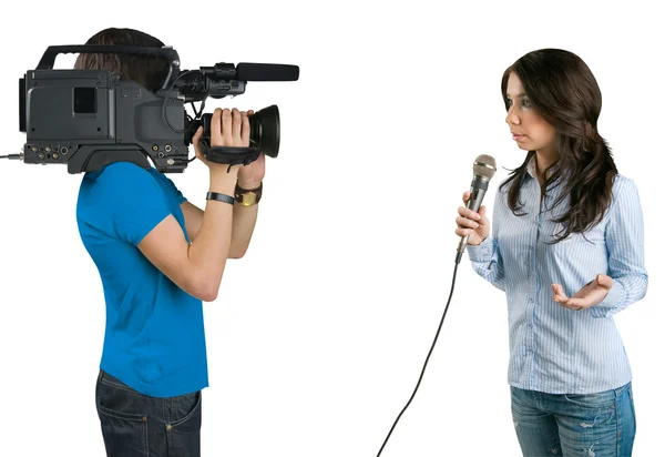 Repórter de TV apresentando as notícias em studi — Fotografia de Stock