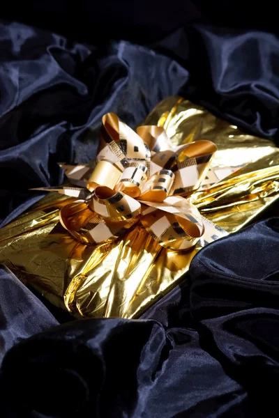 Ouro presente de Natal — Fotografia de Stock